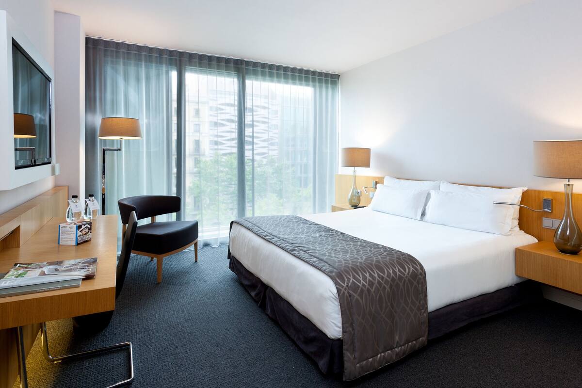 Down duvets, minibar, in-room safe, desk