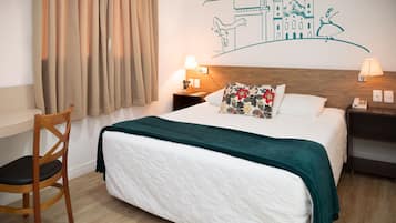 Quarto casal | Cofres nos quartos, escrivaninha, cortinas blackout, Wi-Fi de cortesia