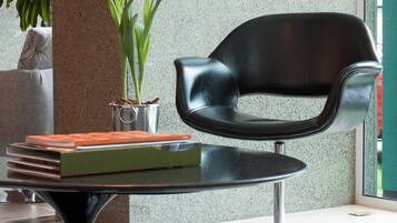 Área de estar no saguão