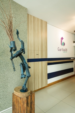 Lobby sitting area. Garibaldi Business Hotel