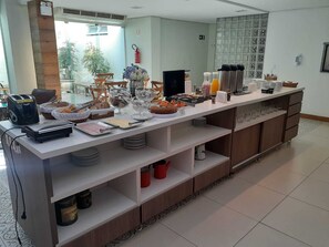 Free daily buffet breakfast  - Garibaldi Business Hotel (Porto Alegre)