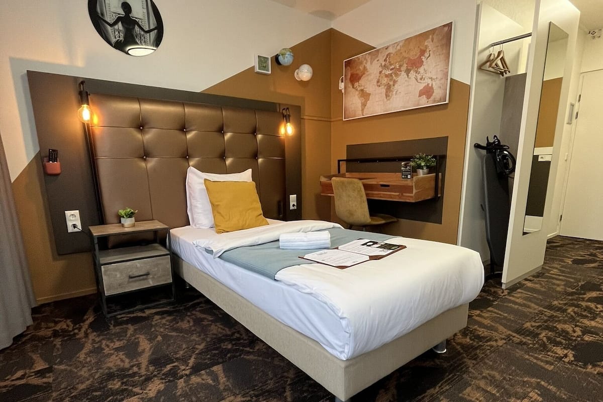 1 bedroom, desk, laptop workspace, blackout curtains