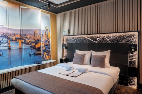Royal Studio Suite, 1 Queen Bed, Non Smoking. The Happy Traveler