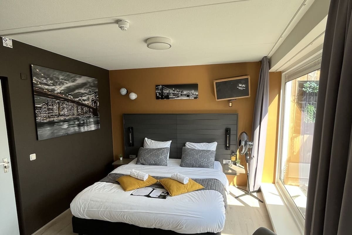 1 bedroom, desk, laptop workspace, blackout curtains
