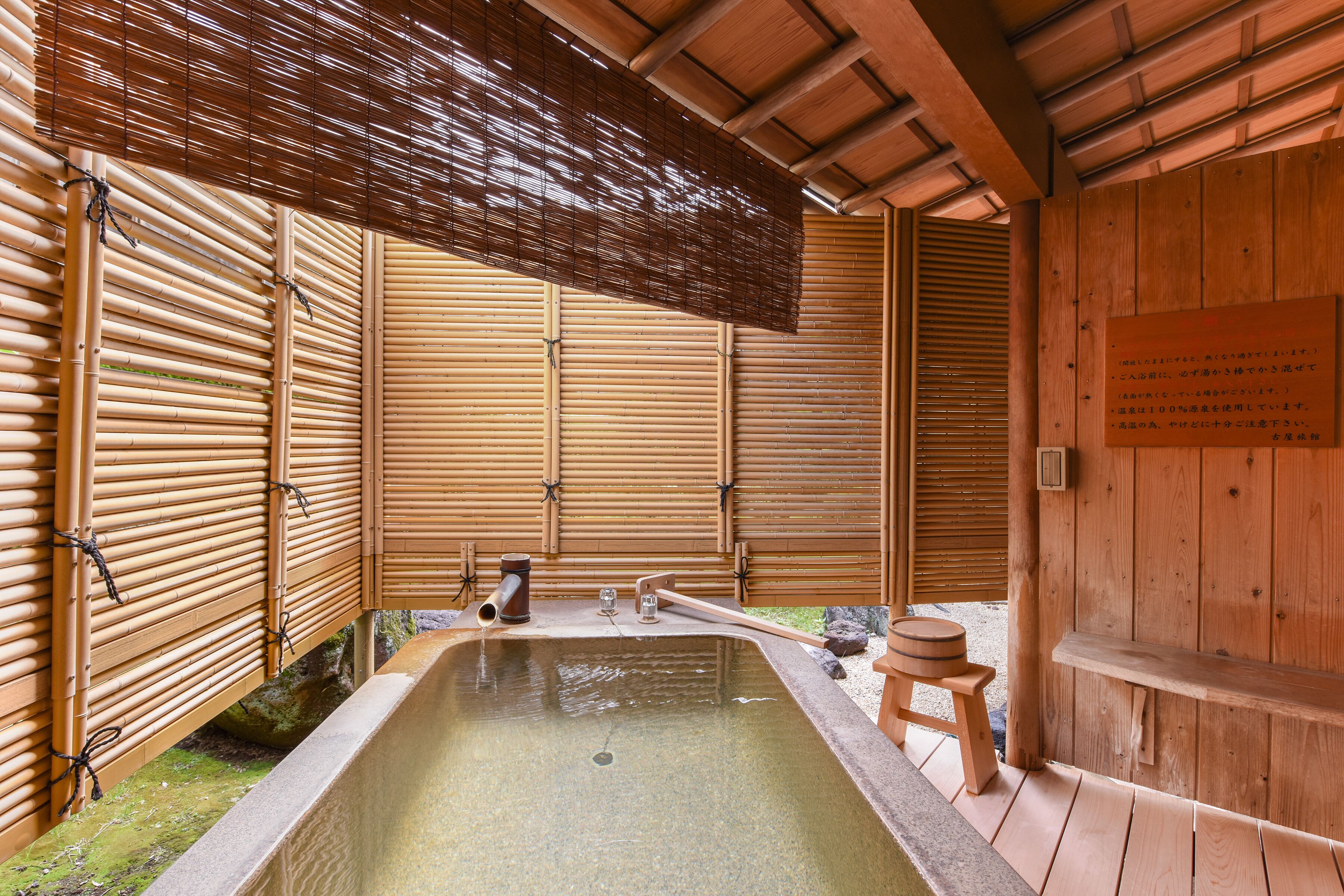 Bañera y ducha independientes, artículos de tocador gratuitos