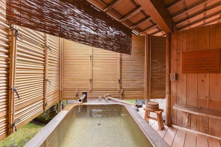 Luxury Triple Room, Non Smoking, Private Bathroom | Bathroom | Separate tub and shower, free toiletries, hair dryer, slippers. Furuya Ryokan