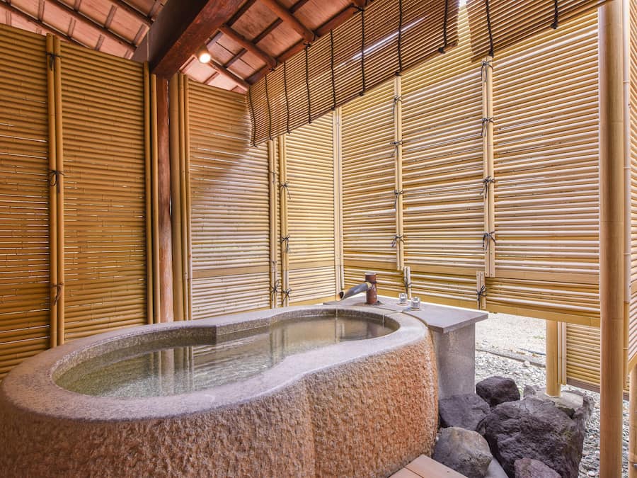 Luxury Triple Room, Non Smoking, Private Bathroom | Bathroom | Separate tub and shower, free toiletries, hair dryer, slippers