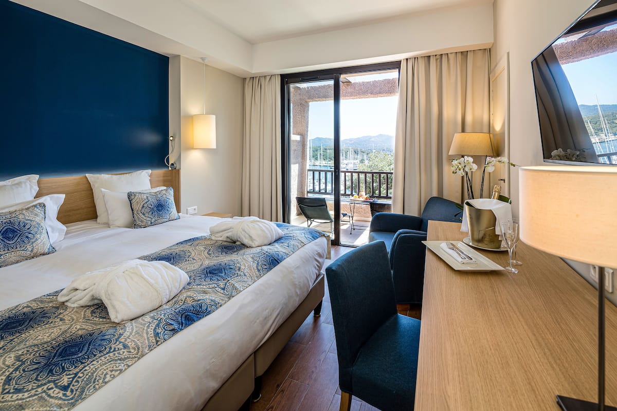 superior room, terrace | 1 bedroom, minibar, in-room safe, individually furnished