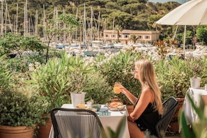 Exterior - Hotel Helios & Spa (Six-Fours-les-Plages)