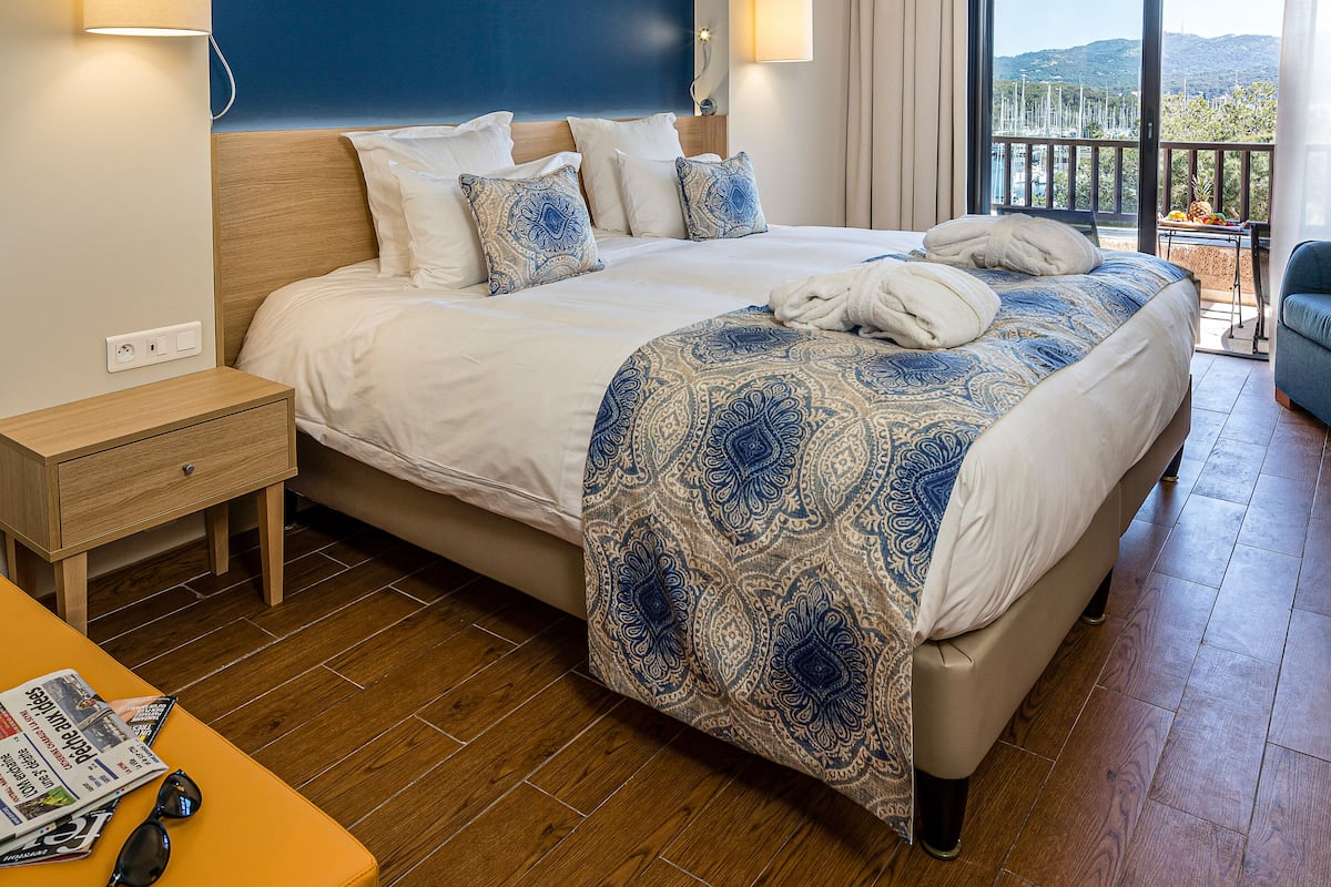 Superior Room, Terrace | Minibar, in-room safe, individually furnished, desk