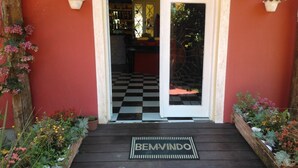 Property entrance - Tonapraia - Florianopolis (Florianopolis)