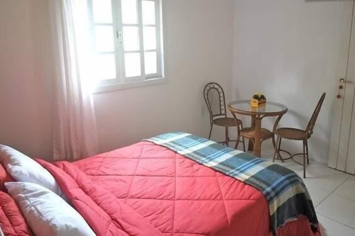 Single Room | Egyptian cotton sheets, minibar, WiFi (free)
