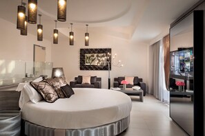 Design Suite, 1 Queen Bed, Partial Sea View | Frette Italian sheets, premium bedding, down comforters - Grand Hotel Resort Ma&Ma - Adults Only (La Maddalena)