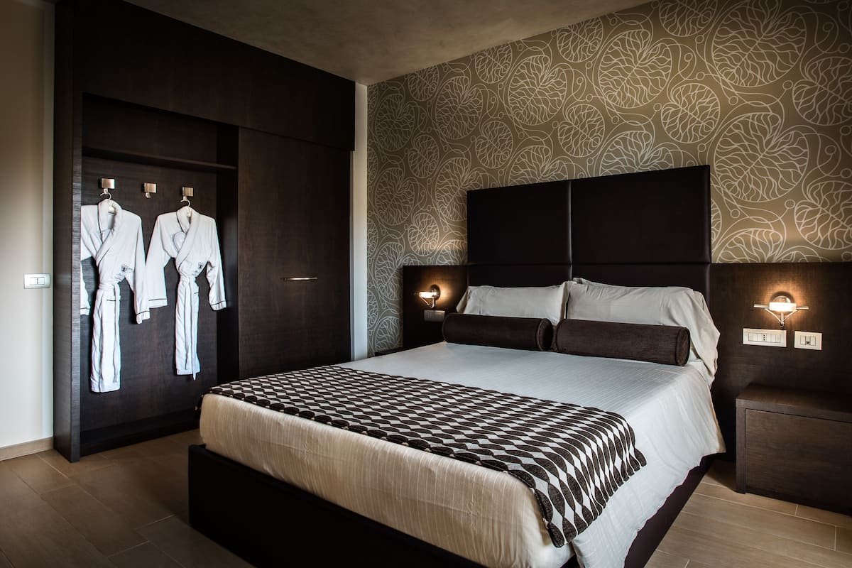 Habitación doble clásica | Sábanas italianas Frette, ropa de cama de alta calidad y edredón
