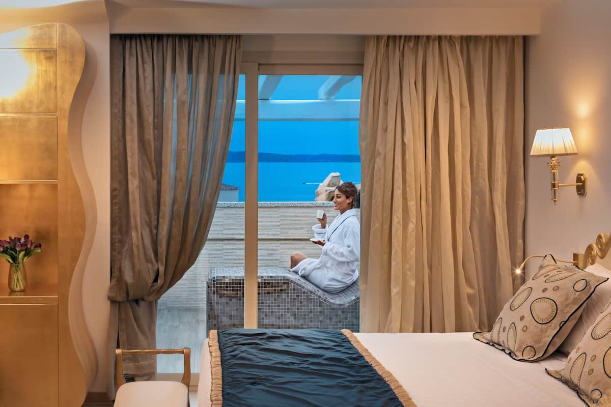 Suite presidencial, 1 cama King size, hidromasaje, vista al mar | Sábanas italianas Frette, ropa de cama de alta calidad y edredón
