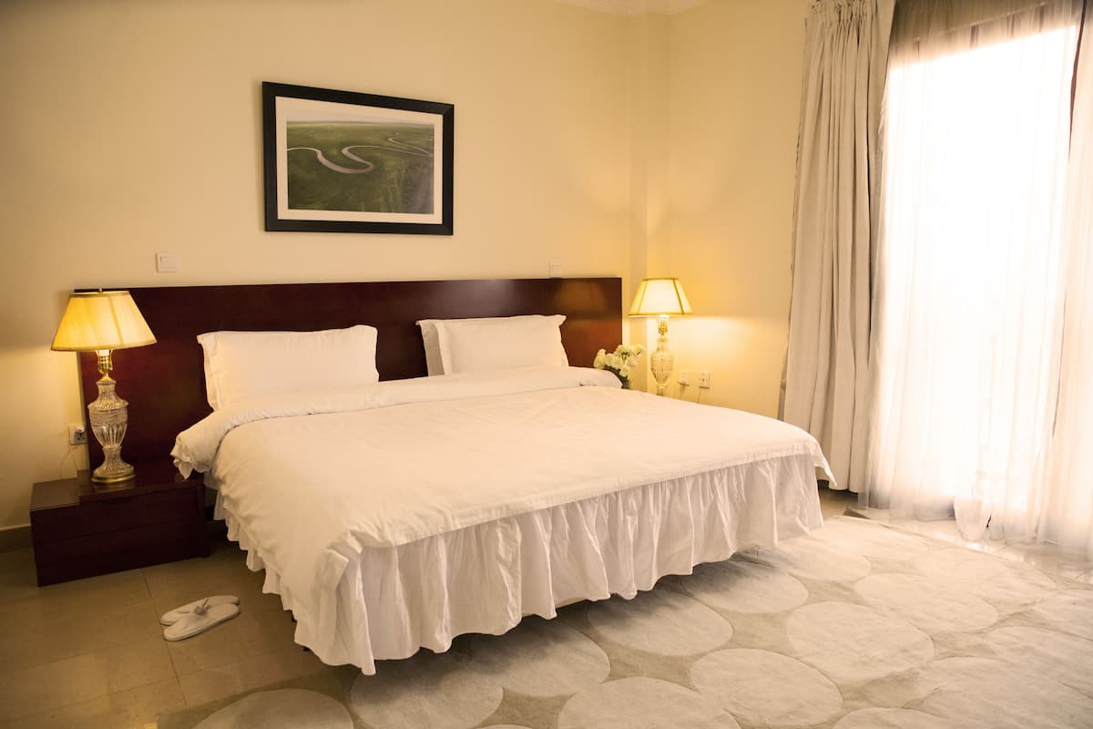 tempur-pedic beds, in-room safe, individually furnished, desk