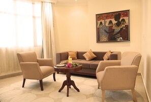 Colchones Tempur-Pedic y caja de seguridad en la habitación 