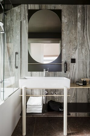 Designer toiletries, hair dryer, heated floors, towels - PURO Kraków Stare Miasto (Kraków)