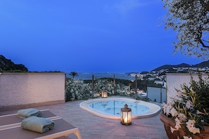 Suíte luxo, terraço, vista para o mar (con Jacuzzi) | Vista para praia/oceano