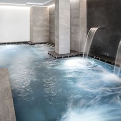 Couples treatment rooms, hot tub, steam room, body treatments
