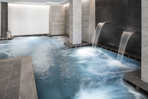 Salas para tratamentos a dois, banheira de hidromassagem, sauna a vapor