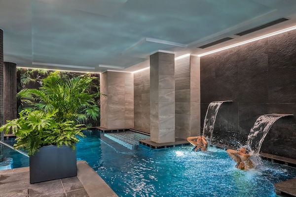 Sale per trattamenti di coppia, vasca idromassaggio, bagno turco