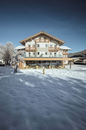 Front of property - Crystls Aparthotel (Flachau)