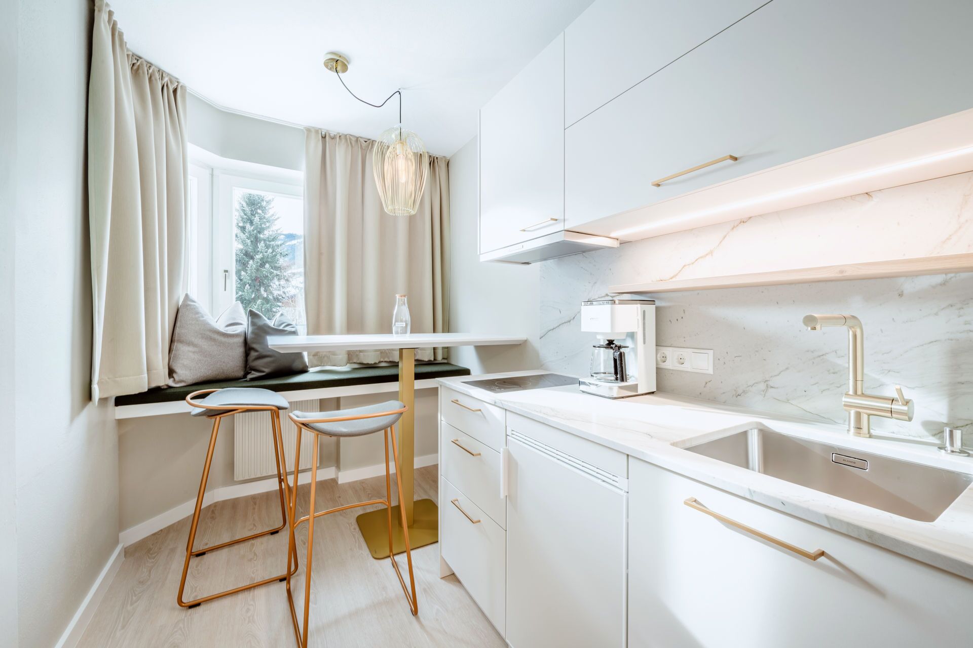 Apartment Saphir PLUS | Privat køkken | Køleskab/fryser i fuld størrelse, mikrobølgeovn, kogeplade