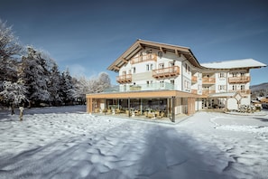 Fachada de la propiedad