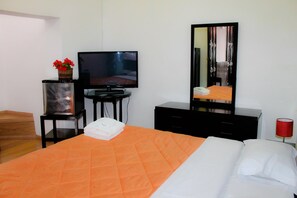 Cofres nos quartos, ferros/tábuas de passar roupa, Wi-Fi de cortesia