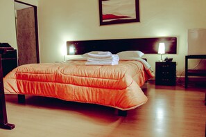 Standard Room, 1 Queen Bed
