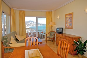 Pimennysverhot, silitysrauta/-lauta, ilmaiset vauvansängyt