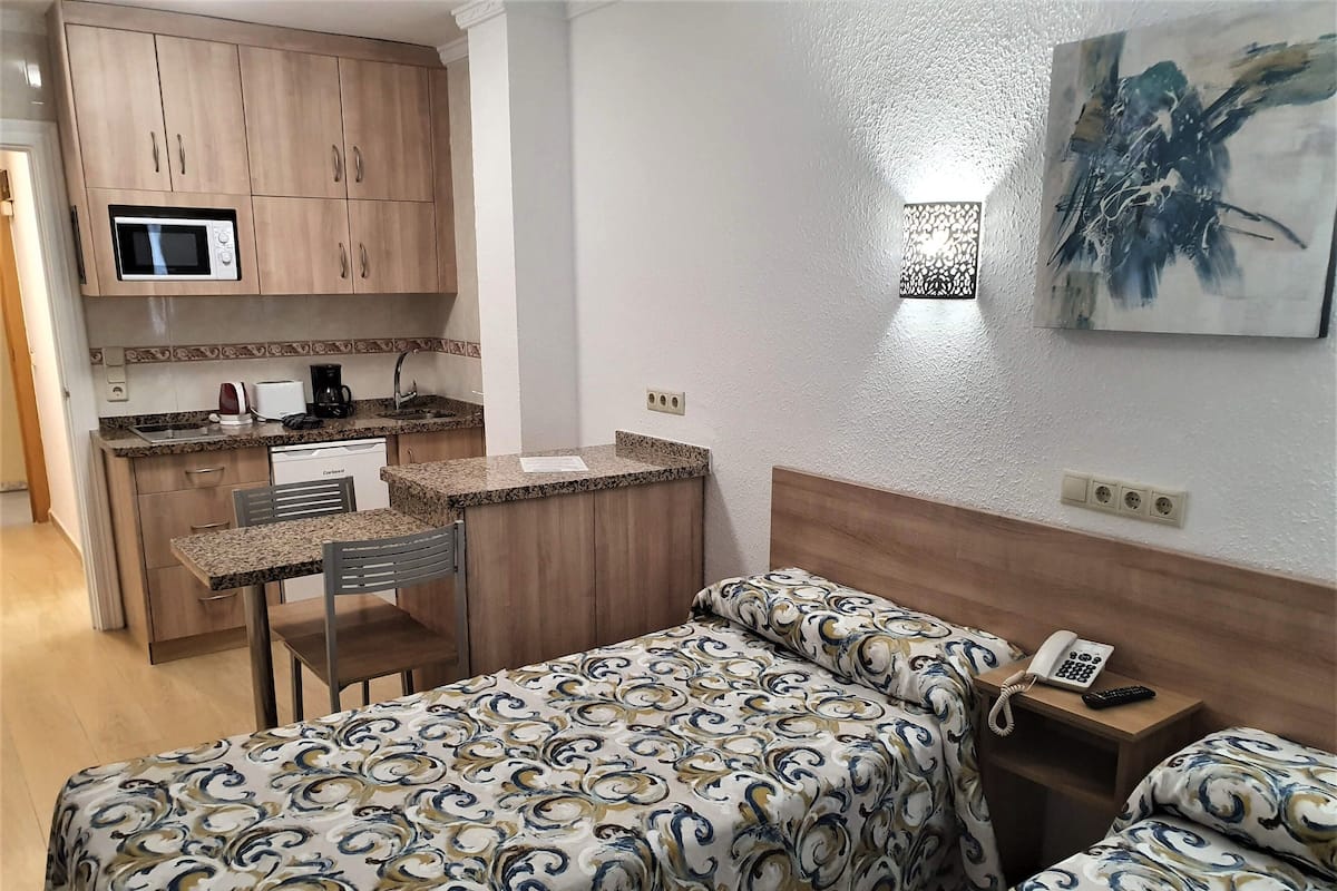 Studio, terrasse, vue mer