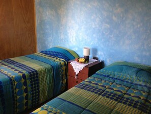 1 habitación, decoración personalizada, muebles diferentes y cunas