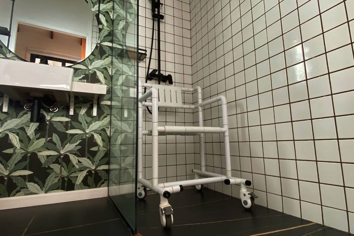 design studio suite | bathroom | shower, rainfall showerhead, bidet, towels