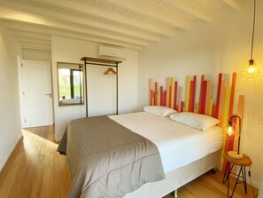 Chambre quadruple familiale | Draps en coton égyptien, minibar, décor unique, accès au Wi-Fi (inclus)