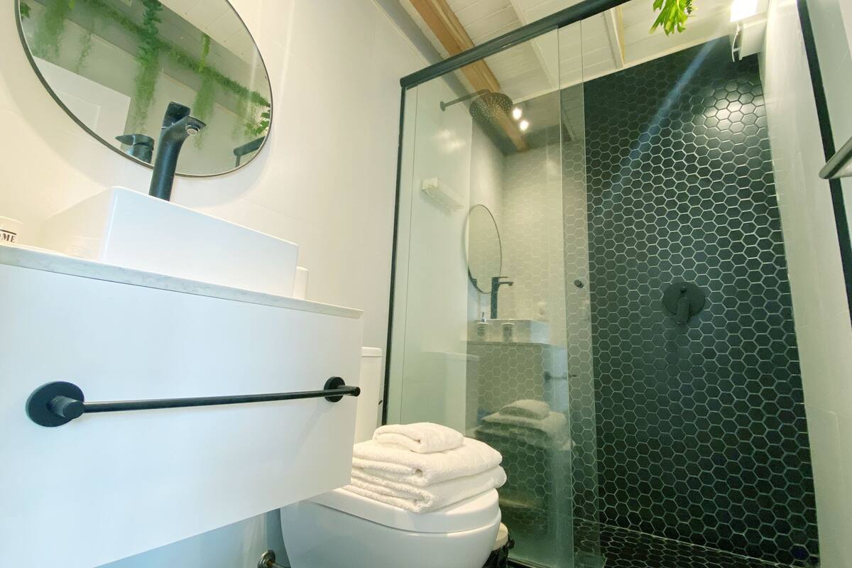 family quadruple room | bathroom | shower, rainfall showerhead, bidet, towels