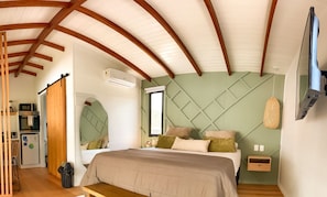 Suite estudio de diseño | Sábanas de algodón egipcio, minibar, decoración individual y wifi gratis