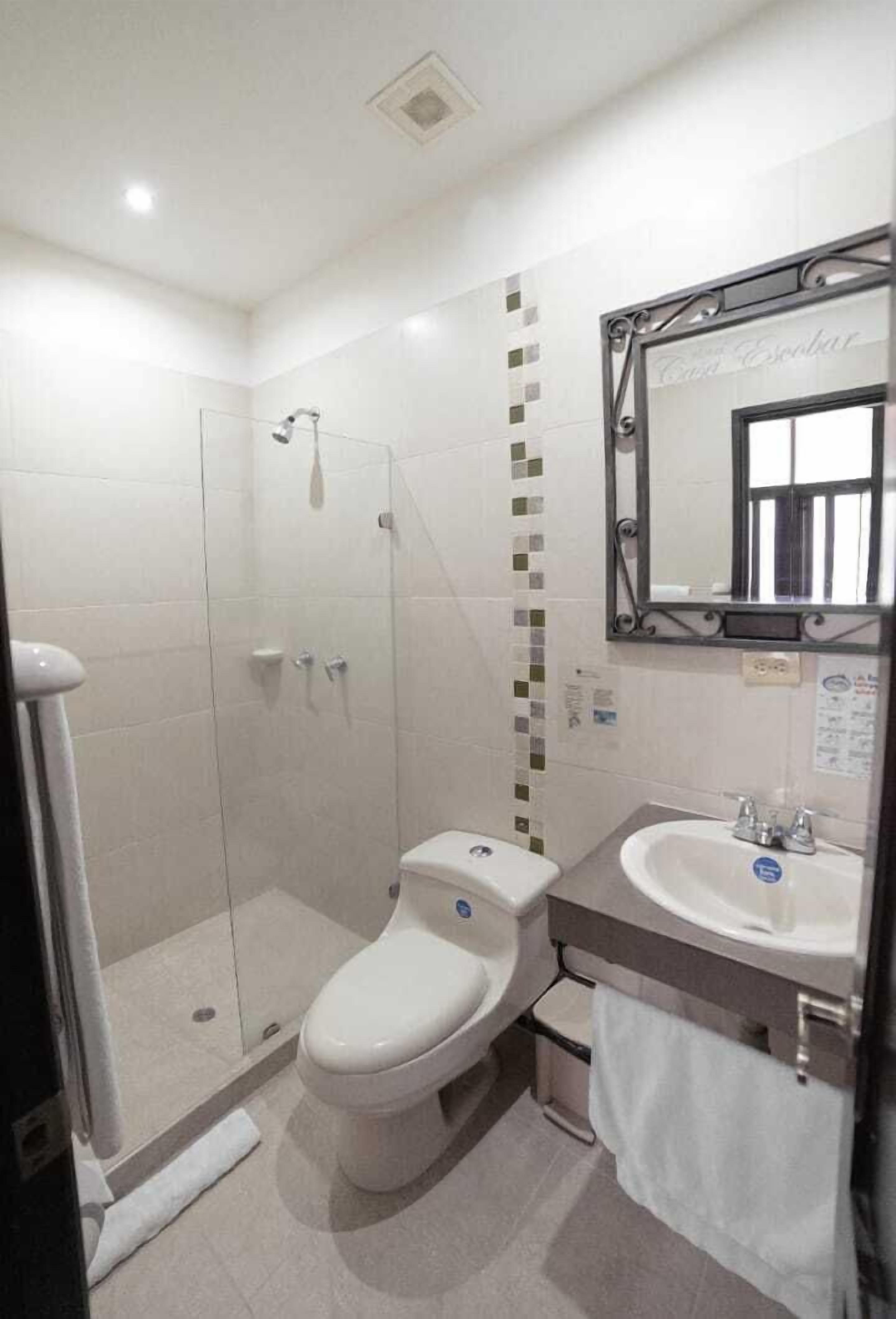 Ducha, cabezal de ducha tipo lluvia, artículos de tocador gratuitos