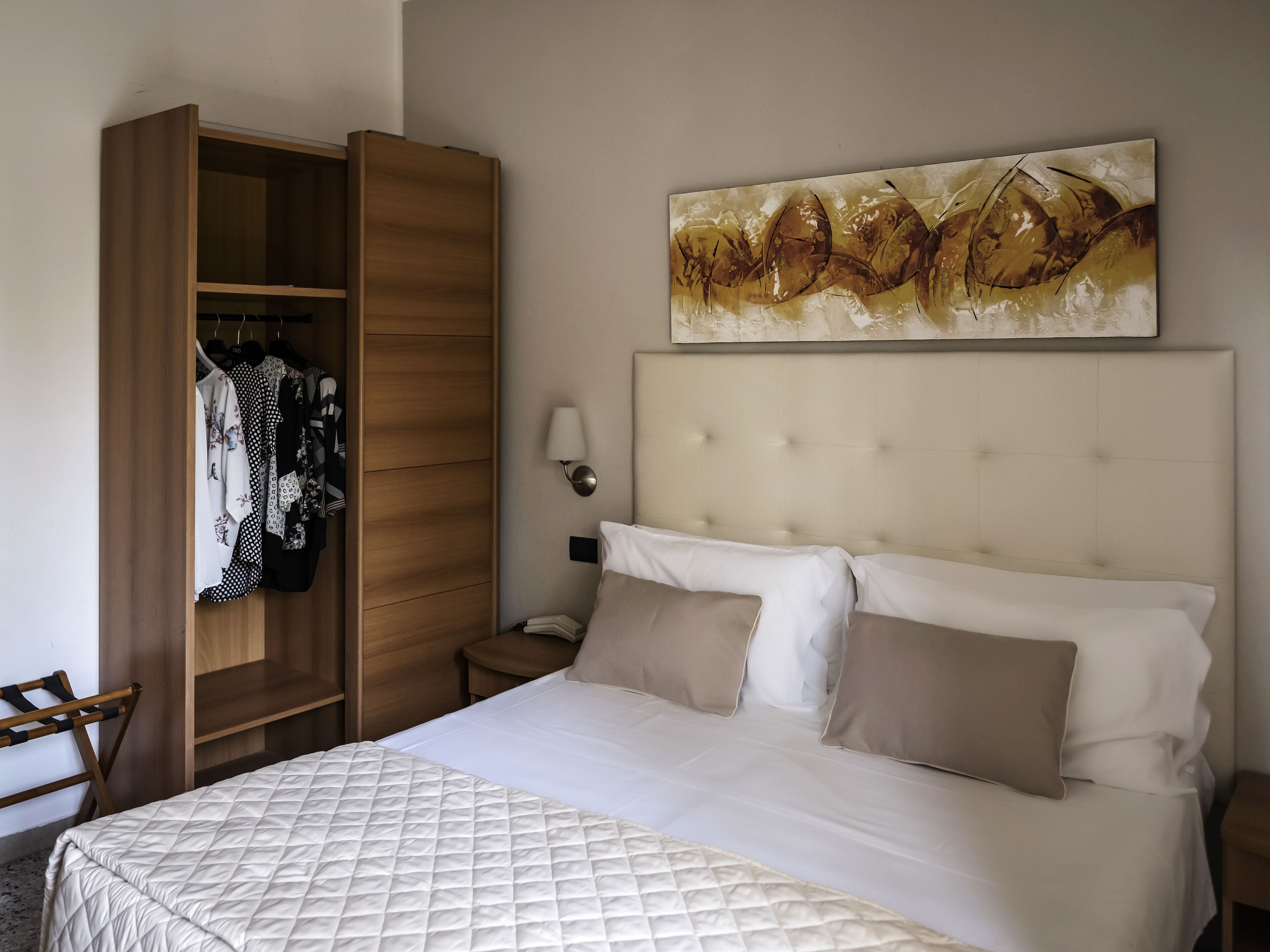 classic room | in-room safe, desk, free wifi, bed sheets