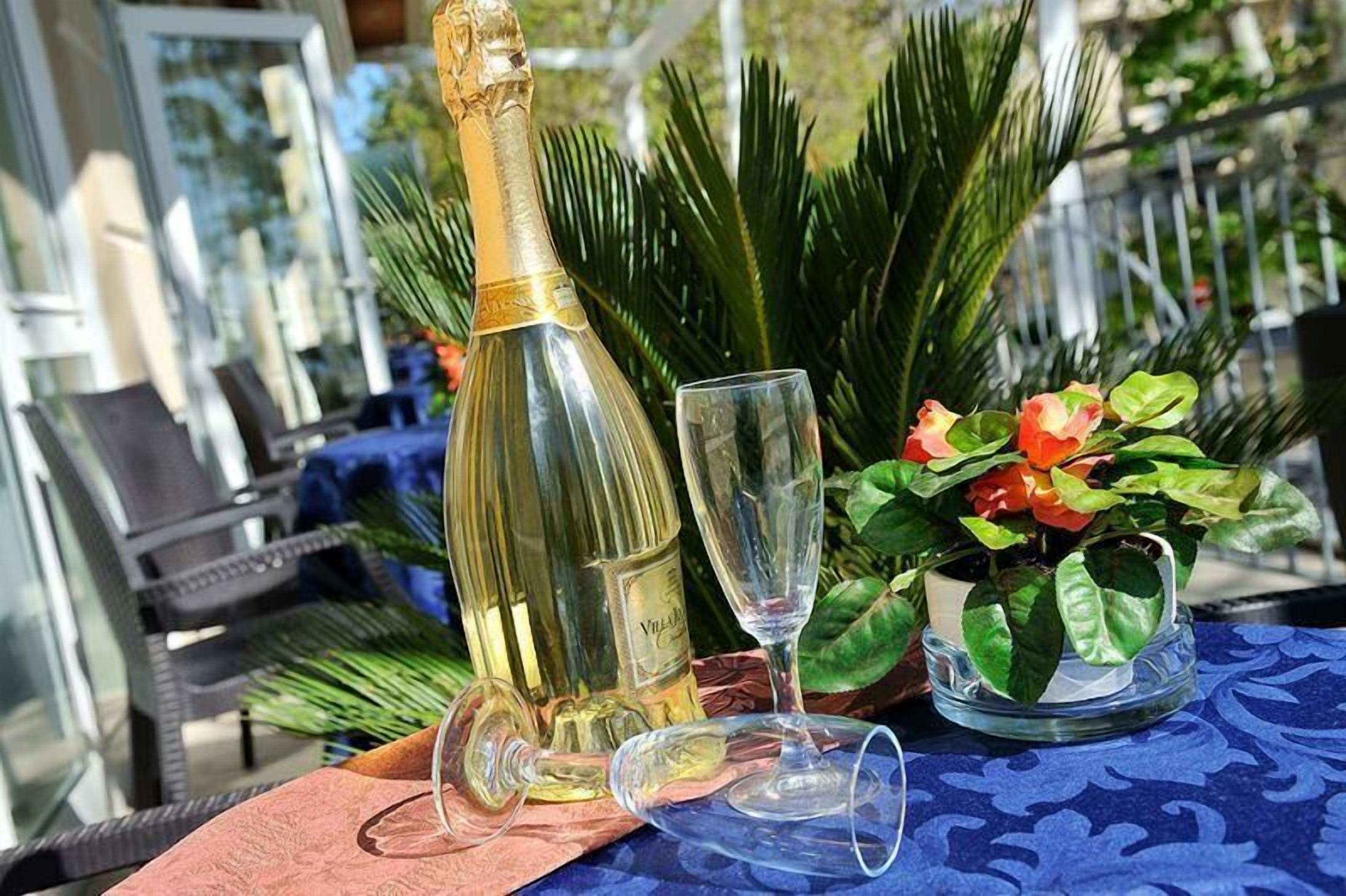 breakfast, lunch, dinner served; italian cuisine