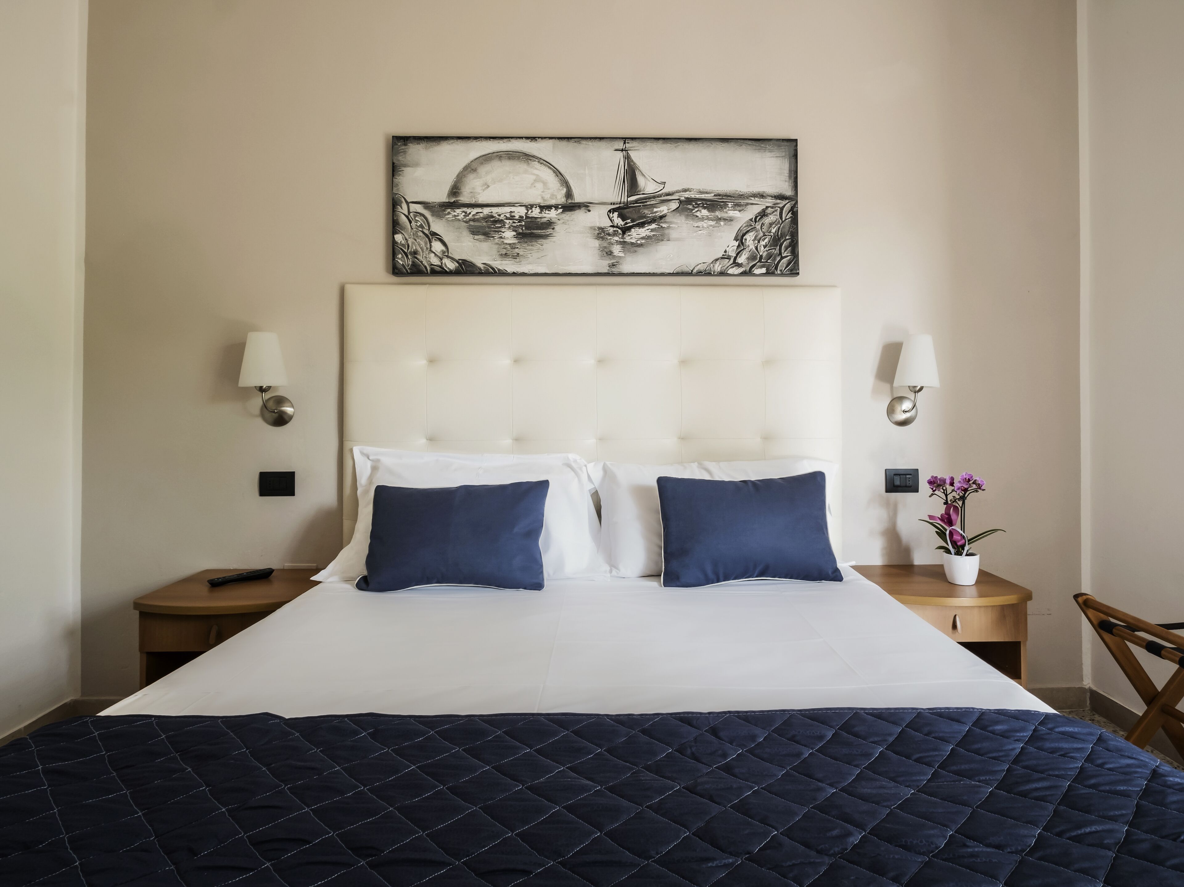 superior room | in-room safe, desk, free wifi, bed sheets