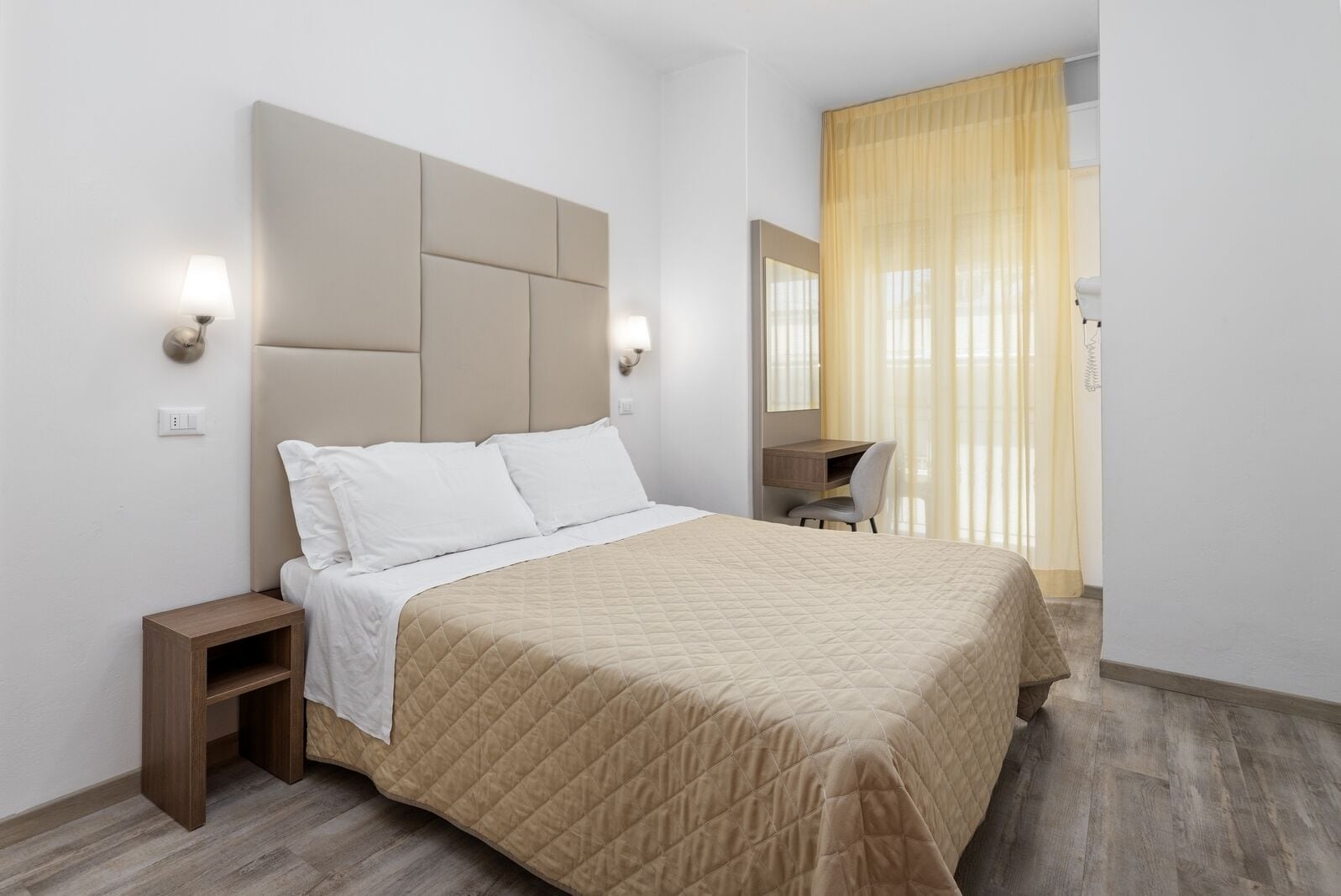 Family Triple Room | In-room safe, desk, free WiFi, bed sheets