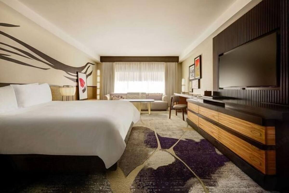 1 phòng ngủ, bộ đồ giường cao cấp, nệm có lớp đệm bông, minibar