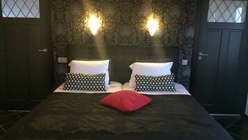 Deluxe tweepersoonskamer, terras, uitzicht op tuin | Verduisterende gordijnen, geluiddichte muren, gratis wifi, beddengoed