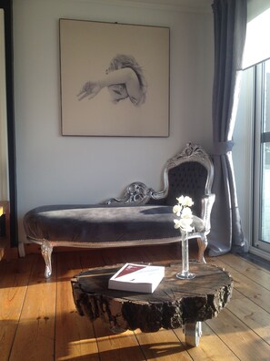 Cortinas blackout, sistema de insonorización y wifi gratis 