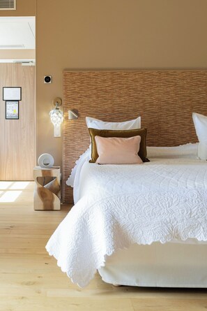 Junior Suite | Premium bedding, minibar, in-room safe, individually decorated - Olivier leflaive (Puligny-Montrachet)