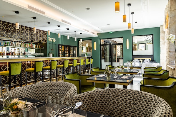 2 restaurants, French cuisine