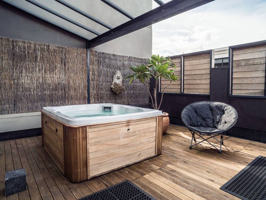 King Studio with Balcony, Spa Pool, and Ensuite