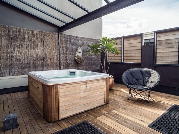 Deluxe-Studio, Whirlpool